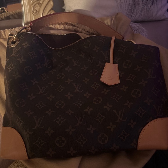 Louie Vitton - Picture 1 of 4